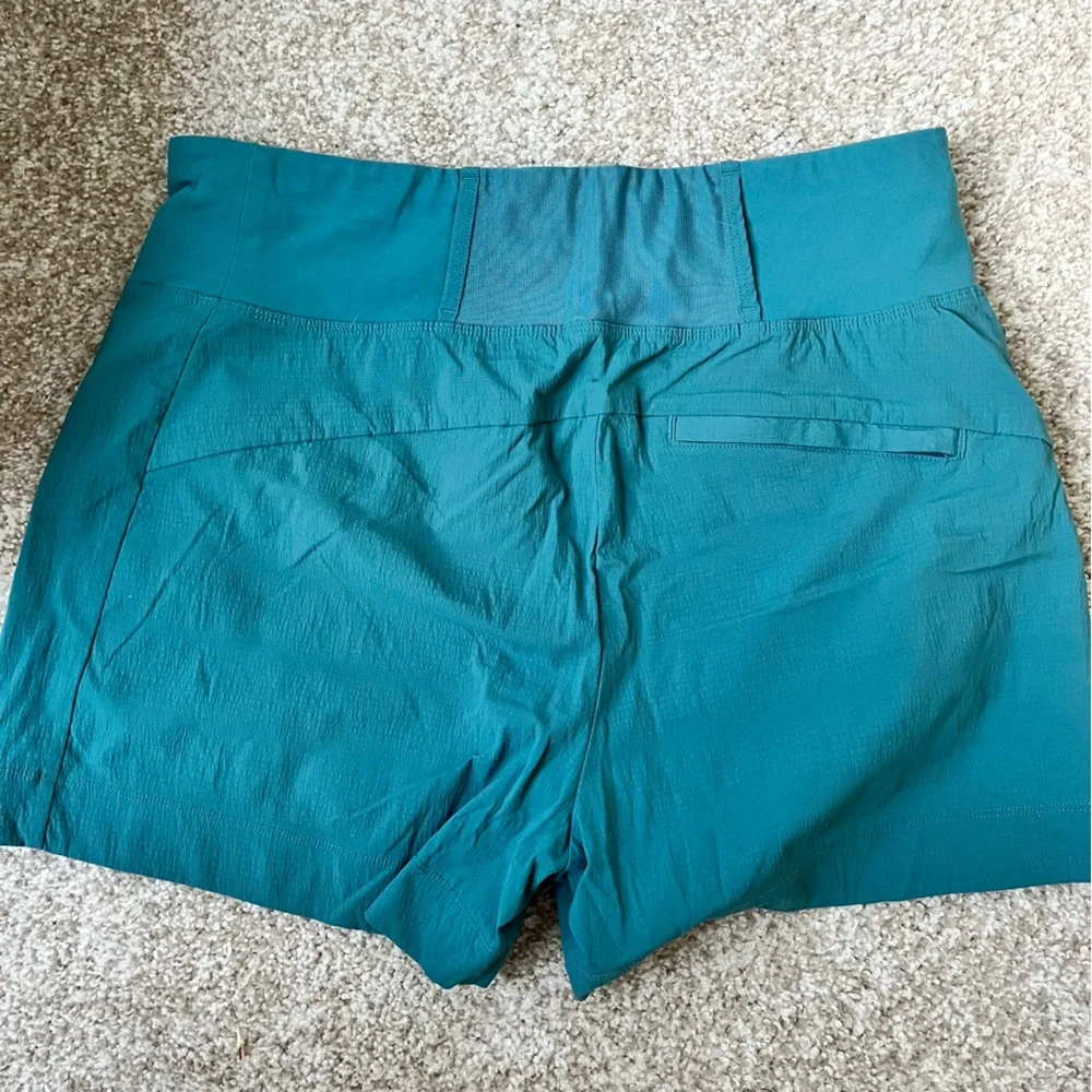 Athleta Trekkie North Short Sz 6 - Picture 3 of 5